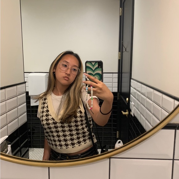 Garage Houndstooth Sweater Vest - Picture 4 of 4